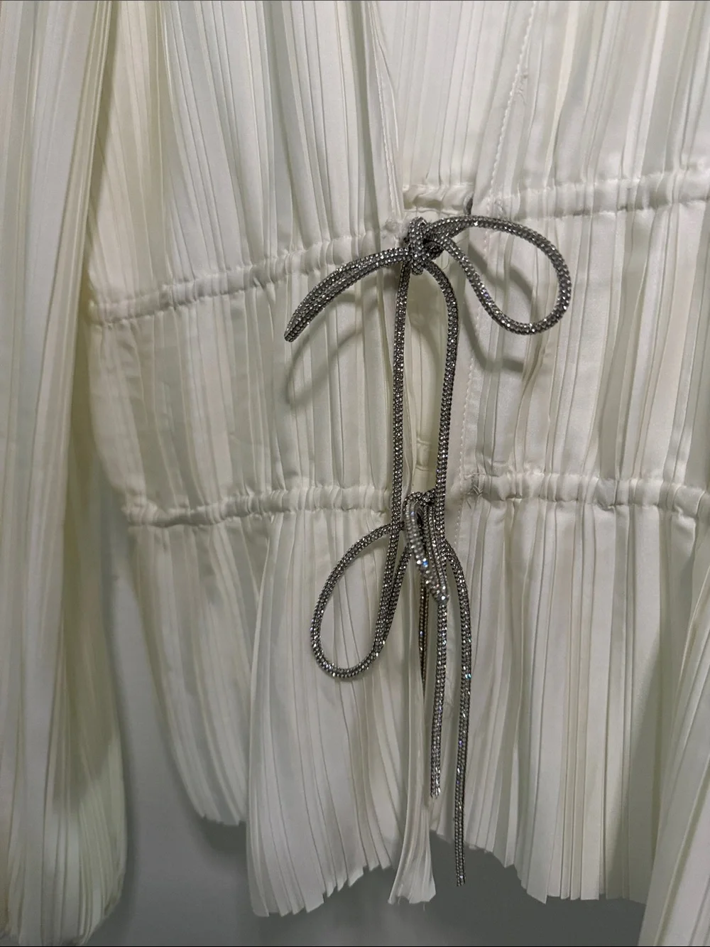 Vince Ivory Pleated V-Neck Drawstring Blouse - Picture 4 of 4